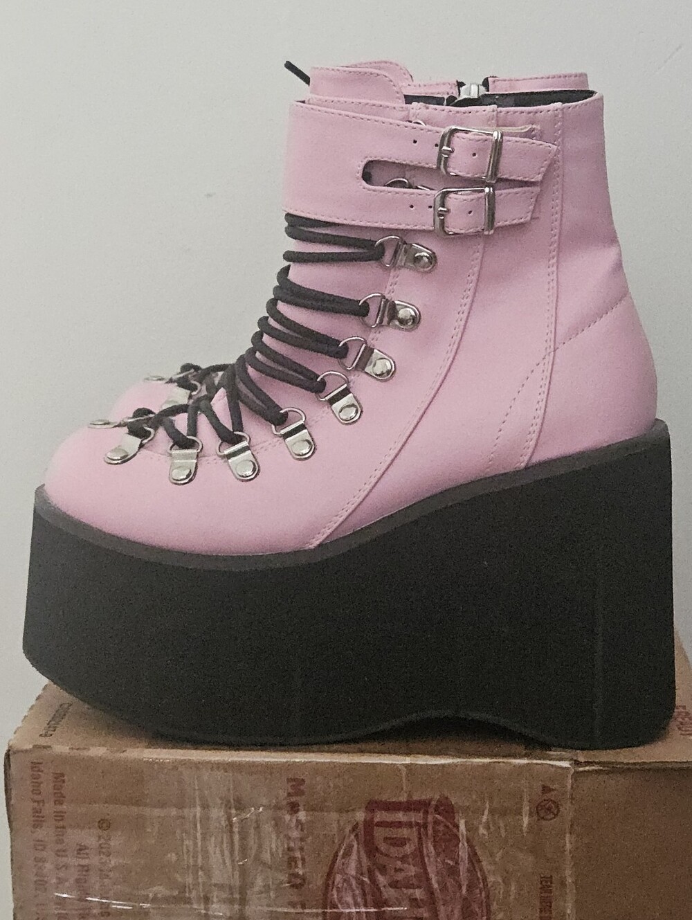 Demonia Kera Women's Gothika Chunky Platform Boots Size 7. Pink - Picture 4 of 9